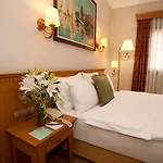 Usta Park 호텔 4*