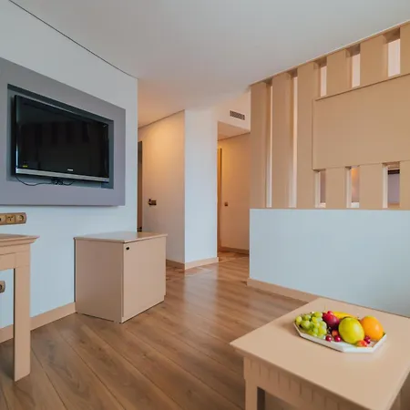 Hotel Usta Park 4*